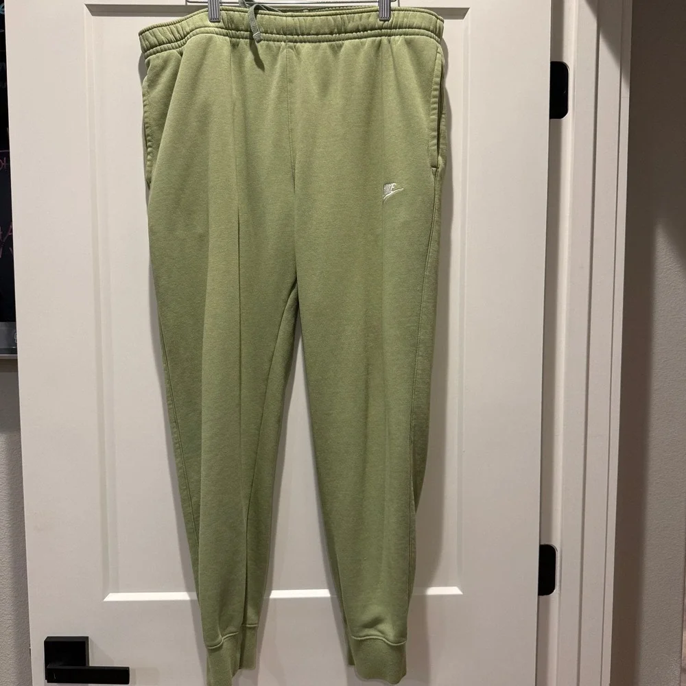 Streetwear Athleisure Nike Joggers Mens L Sage Green Fleece Swoosh Sweatpants